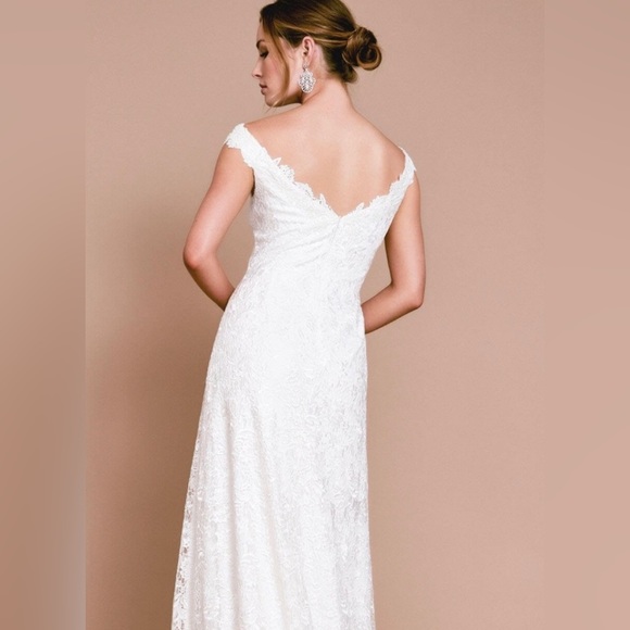 Tadashi Shoji Bridal FERON TULLE A-LINE
Ivory Wedding dress gown - Picture 2 of 3